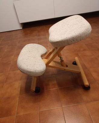 Sgabello svedese ortopedico ergonomico in legno