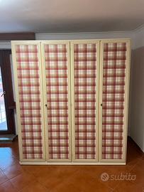 Armadio vintage in legno già smontato