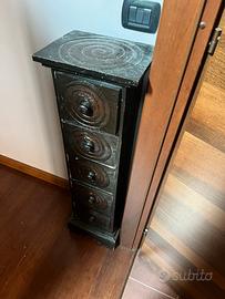 Mobiletto portatrucchi