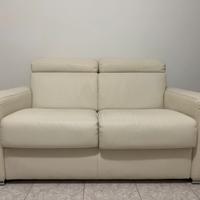 Divano Poltronesofà in similpelle bianco