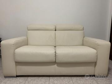 Divano Poltronesofà in similpelle bianco