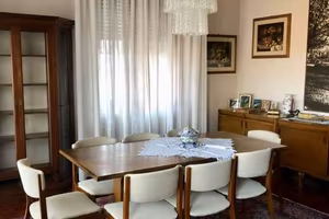 Appartamento di 250 m² con più di 5 locali e box a
