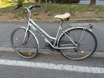 Bici 28donna revisionata con cambio milano lambrat