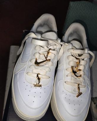 Air Force 1 Platform con charms oro 