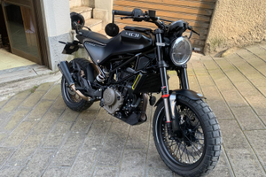 Husqvarna Svartpilen 401, immatricolata 2023