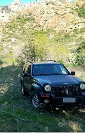 Jeep Liberty 2.5 Diesel cambio manuale 