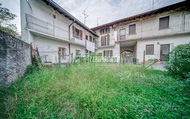 PORZIONE DI CASA INDIPENDENTE, DA RISTRUTTURARE CO