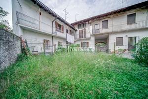 PORZIONE DI CASA INDIPENDENTE, DA RISTRUTTURARE CO