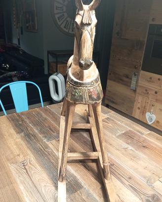 cavallo a dondolo in legno