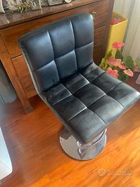 Sedia girevole nera in ecopelle