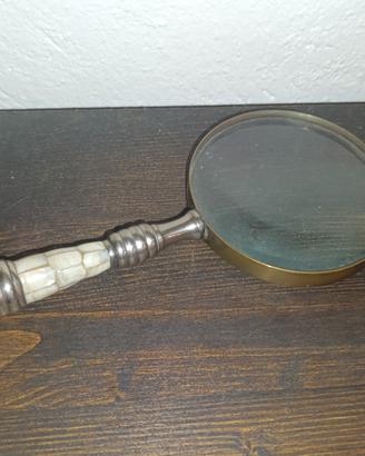 Lente d'ingrandimento vintage in ottone e madrep