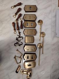 placche e oggetti in ottone