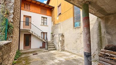 CASA SEMINDIPENDENTE A BRENO
