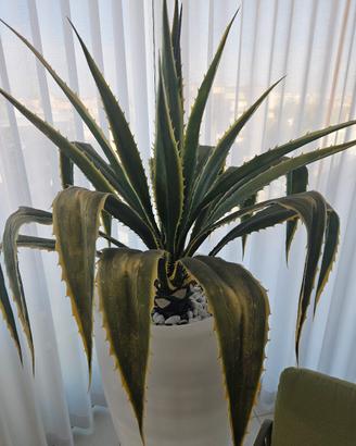 Pianta artificiale con vaso