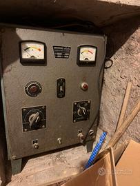 Caricabatterie vintage universal electric