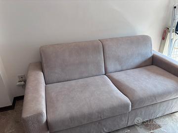Divano letto finta pelle