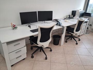 Scrivania sedia cassettiera