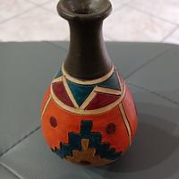 Piccolo vaso etnico indiano in terracotta decorato