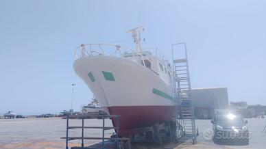 Peschereccio motopesca licenza a strascico