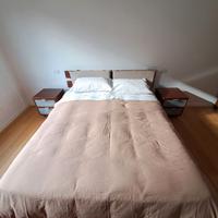 Letto matrimoniale con rete, materasso, comodini