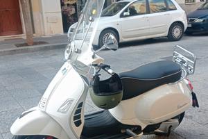 Piaggio Vespa GTS 300