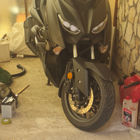 Xmax 400 versione iron max