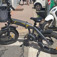 bicicletta con pedalata assistita