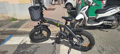 bicicletta con pedalata assistita