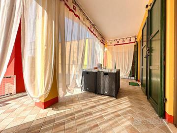 a Vaccarolo di Desenzano d/G BELLLISSIMO Attico co