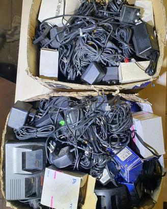 Alimentatori carica batterie telefoni