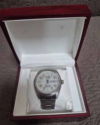 Elegante orologio Citizen Eco-Drive Super Titanium