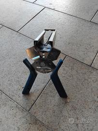 Pinza legatrice per vigneto con punti metallici