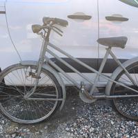 Vecchia bici da panettiere