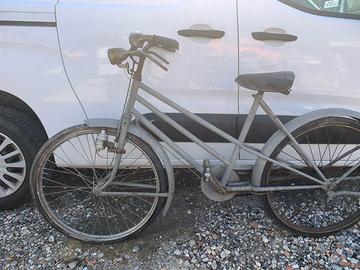 Vecchia bici da panettiere