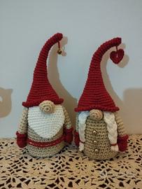 Gnomi natalizi innamorati uncinetto
