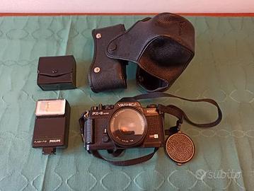 Macchina fotografica analogica Yashica e accessori