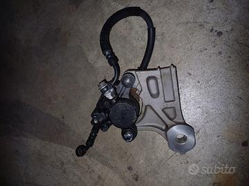 Yamaha XJ6 supporto più pinza freno post.