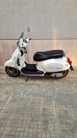 Piaggio Vespa 300 GTS