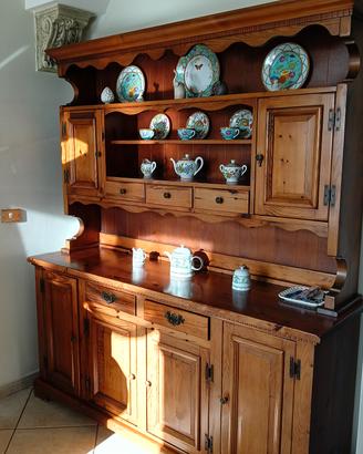 Credenza, tavole e sedie originale Patriarca