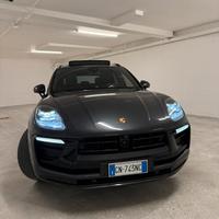 PORSCHE MACAN T