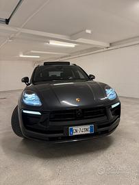 PORSCHE MACAN T