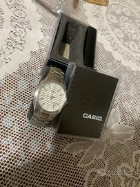 Orologio casio bianco e argento