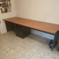 2 scrivanie e cassettiera 