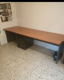 2 scrivanie e cassettiera 