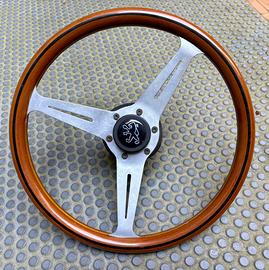 Volante Nardi con logo Pegeout e mozzo Pegeout