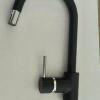 rubinetto nero con doccetta estraibile 