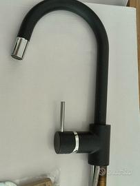 rubinetto nero con doccetta estraibile 