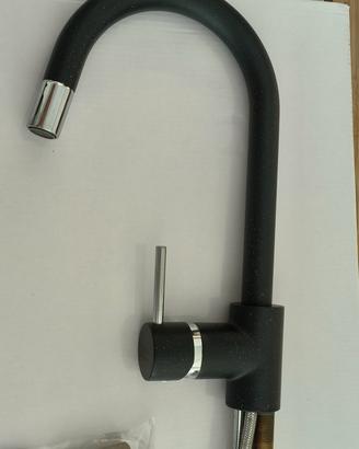 rubinetto nero con doccetta estraibile 