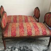 Coppia di panchette in noce di linea Luigi XVI