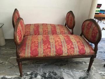 Coppia di panchette in noce di linea Luigi XVI